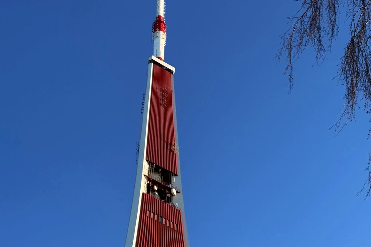 Rigas 368,5 m hoher Fernsehturm — das höchste freistehende Bauwerk der EU.