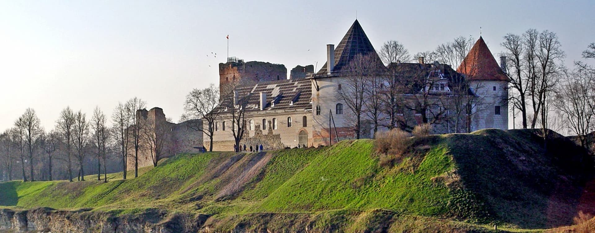 Burg Bauska über dem Flusszusammenfluss in Lettland